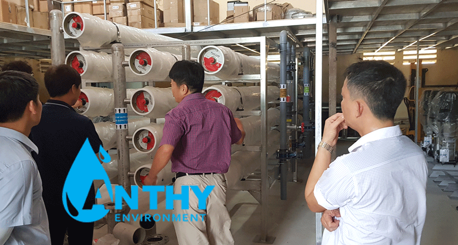 Khách hàng check hệ thống taij xưởng An Thy