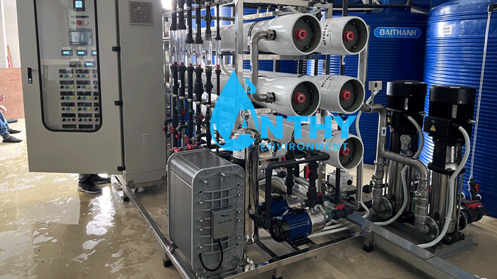 Hệ thống EDI 2.5m3 tại nhà máy sản xuất mắt kính đang trong giai đoạn cài đặt phẩn mềm 